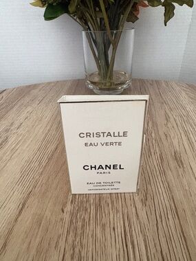 CHANEL Cristalle Eau Verte Box in Cream with Gold Trim